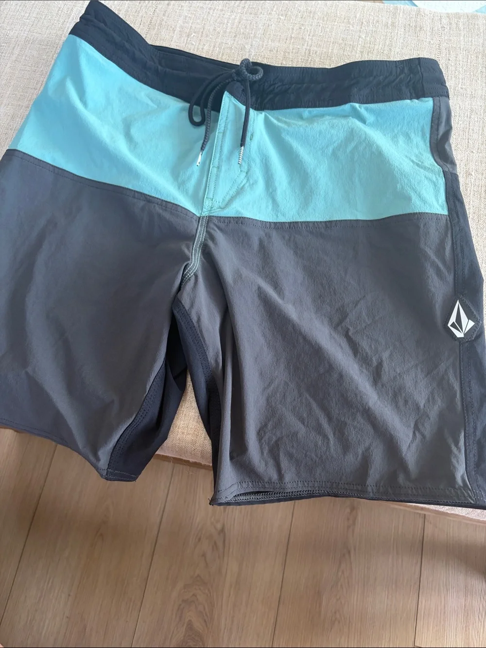 Volcom Men’s Teal/blue and black Colorblock Boardshorts